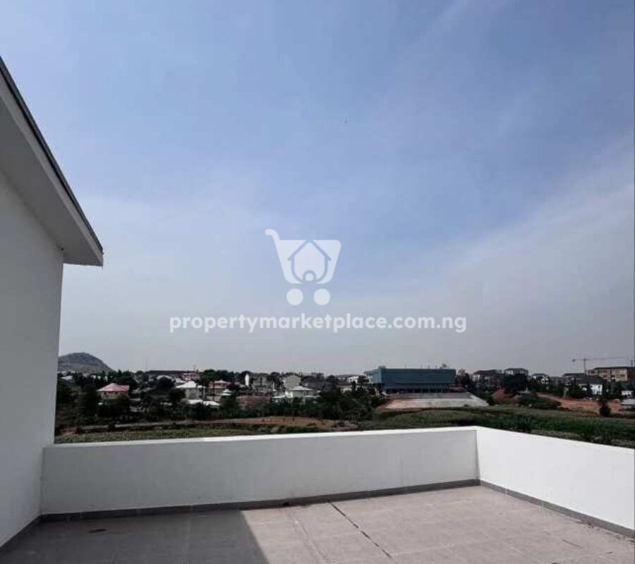 Automated 5 bedroom semi-detached duplex with Bq