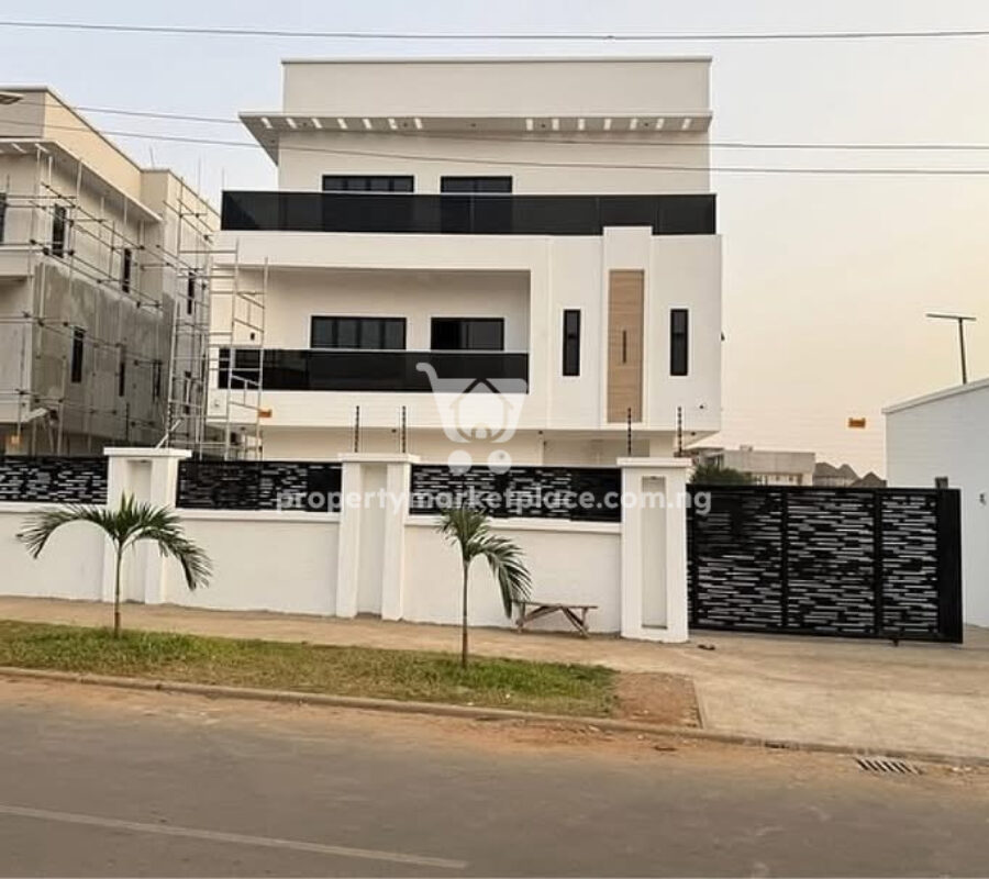 7 bedroom detached duplex with swimming pool