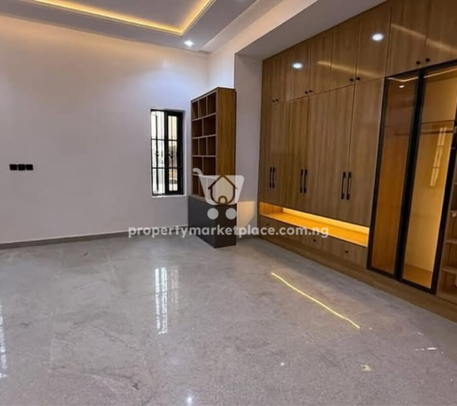 7 bedroom detached duplex with swimming pool