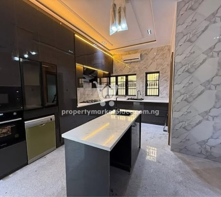 7 bedroom detached duplex with swimming pool