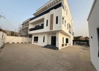7 bedroom detached duplex with swimming pool