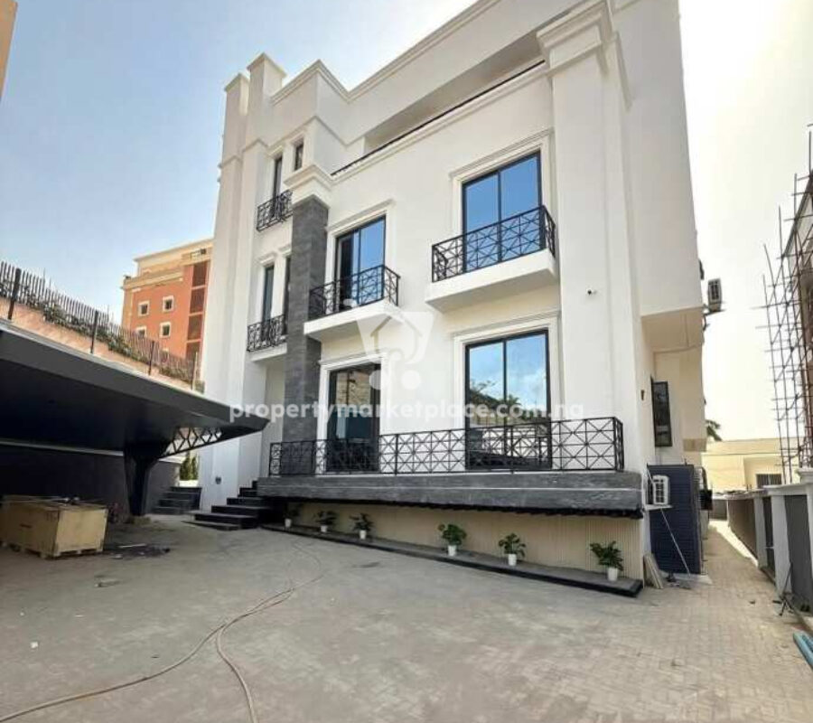 Superb 7 bedroom detached duplex with swimming pool