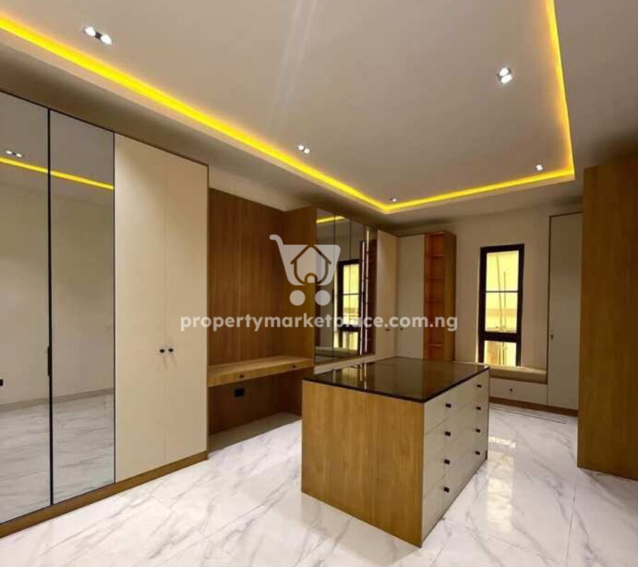 Superb 7 bedroom detached duplex with swimming pool