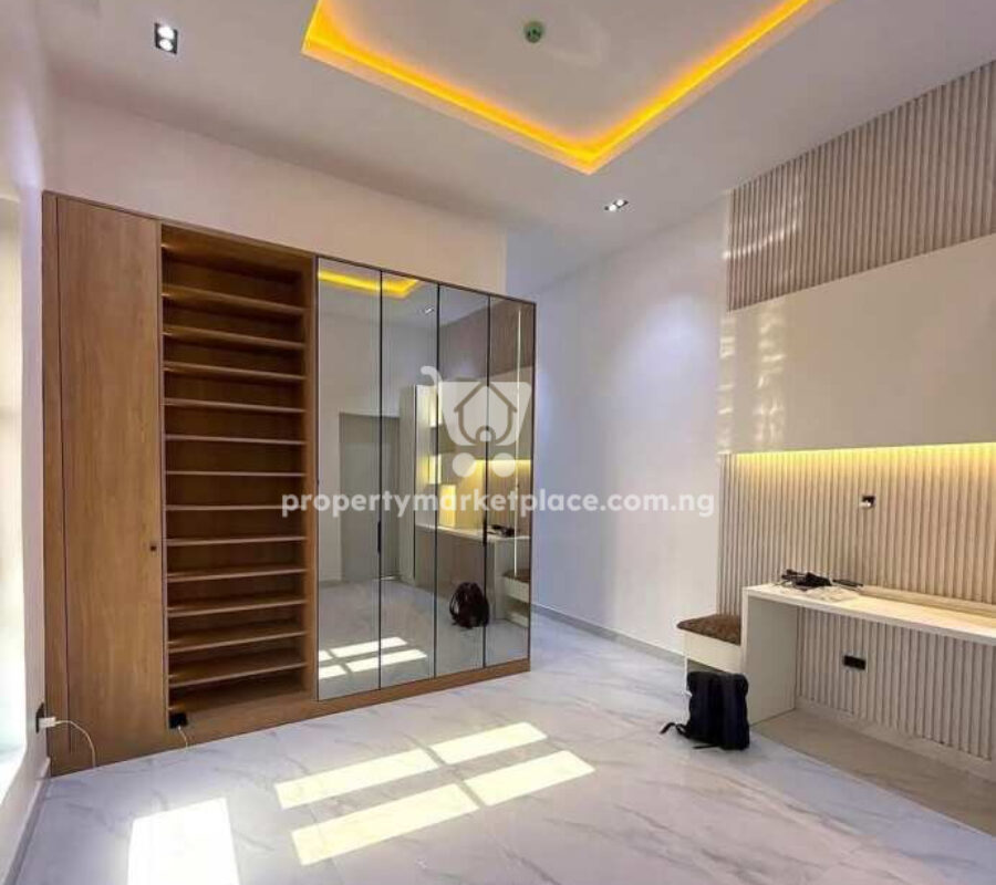 Superb 7 bedroom detached duplex with swimming pool