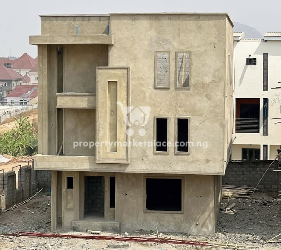 5 bedroom detached duplex with a room boy’s quarters