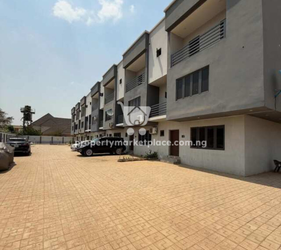 Spacious 4 bedroom terrace duplex with Bq (corner unit)