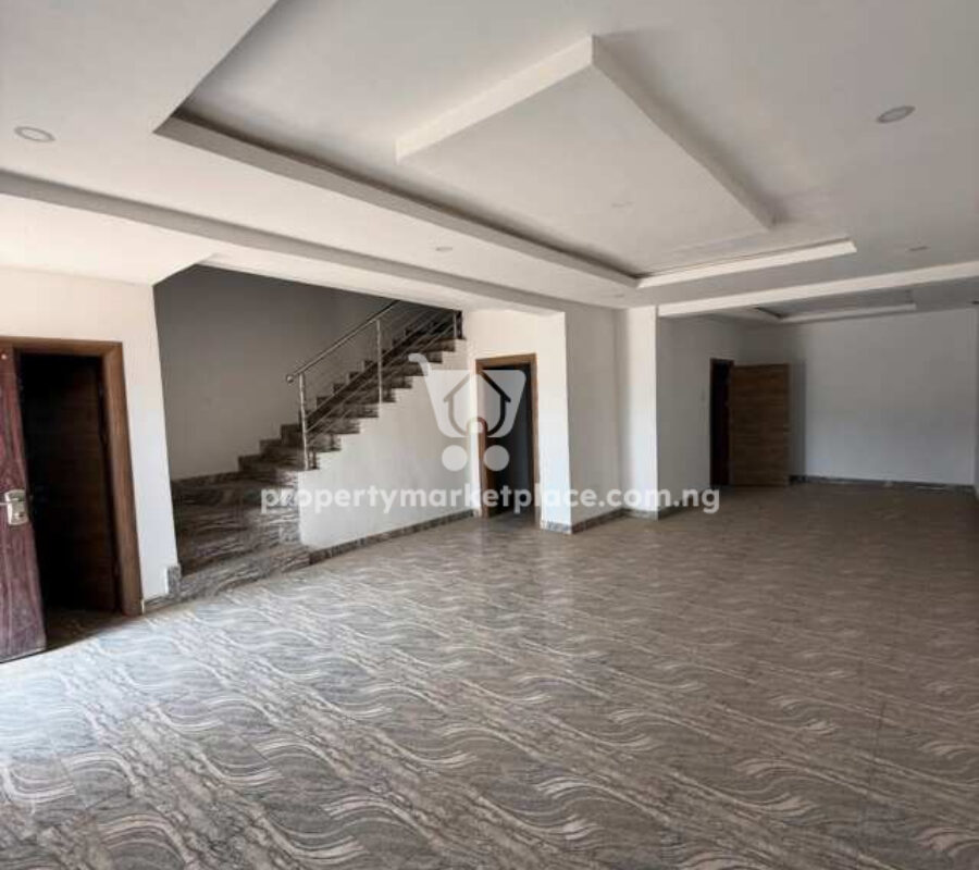 Spacious 4 bedroom terrace duplex with Bq (corner unit)
