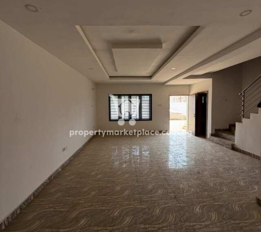 Spacious 4 bedroom terrace duplex with Bq (corner unit)