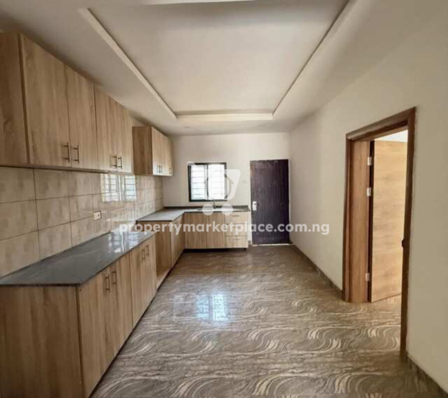 Spacious 4 bedroom terrace duplex with Bq (corner unit)