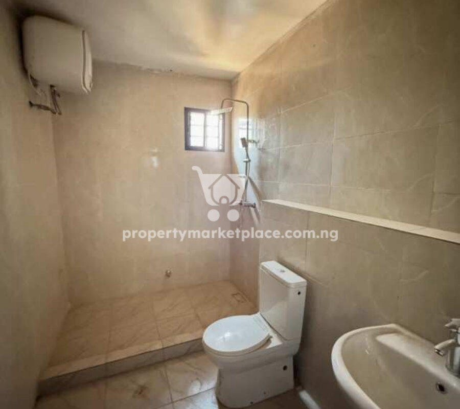 Spacious 4 bedroom terrace duplex with Bq (corner unit)