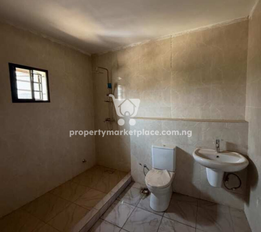 Spacious 4 bedroom terrace duplex with Bq (corner unit)