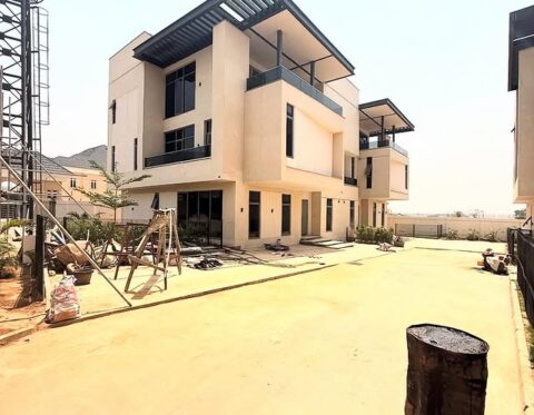5 bedroom detached duplex with 2 rooms boy’s quarters