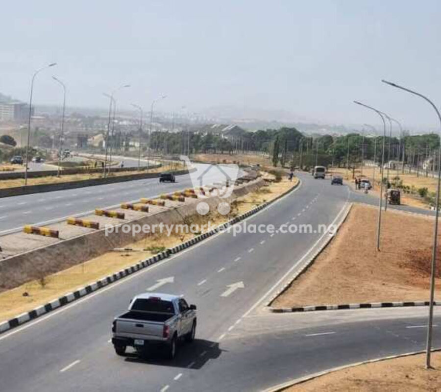 1000sqm estate land in a nice area with tarred roads