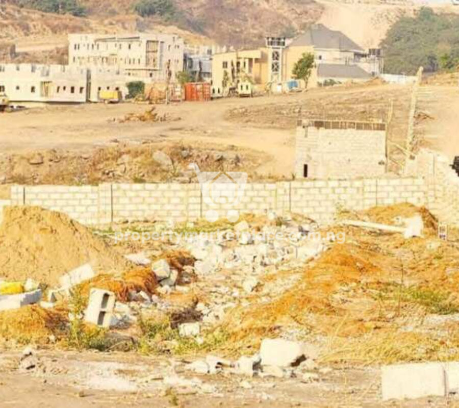 500sqm estate land in a nice estate with tarred roads