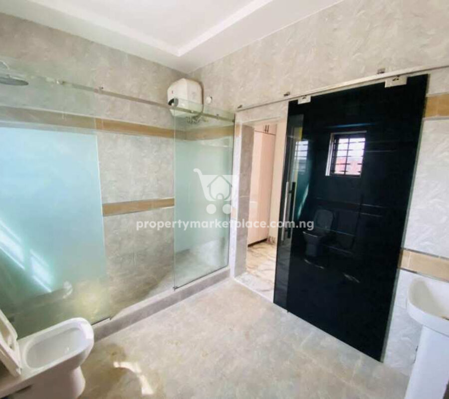 5 bedroom detached duplex with 2 rooms boy’s quarters
