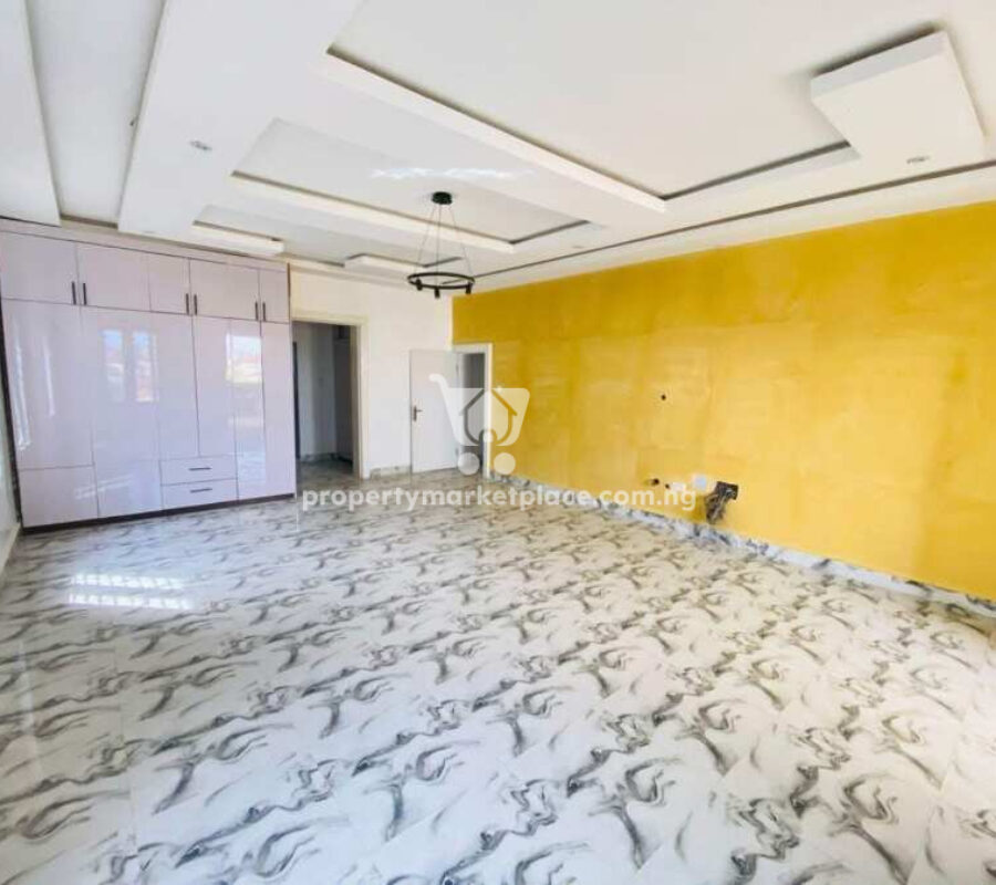 5 bedroom detached duplex with 2 rooms boy’s quarters
