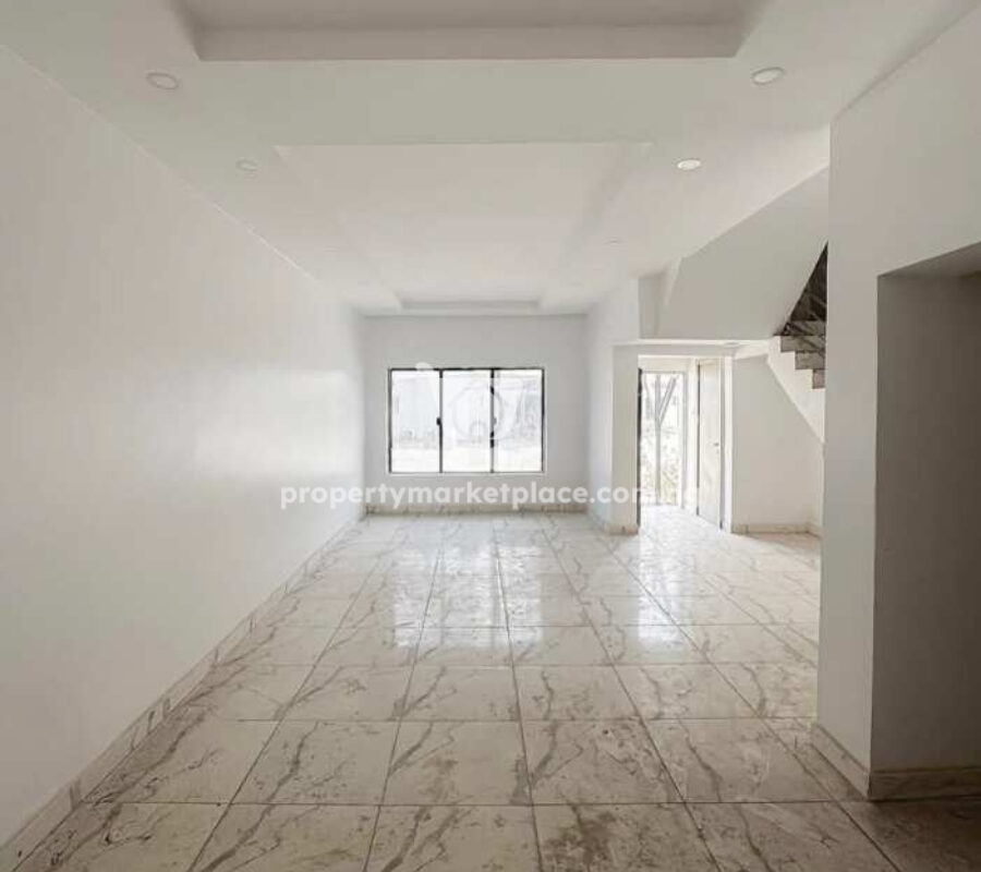 Spacious 4 bedroom terrace duplex with a room Bq