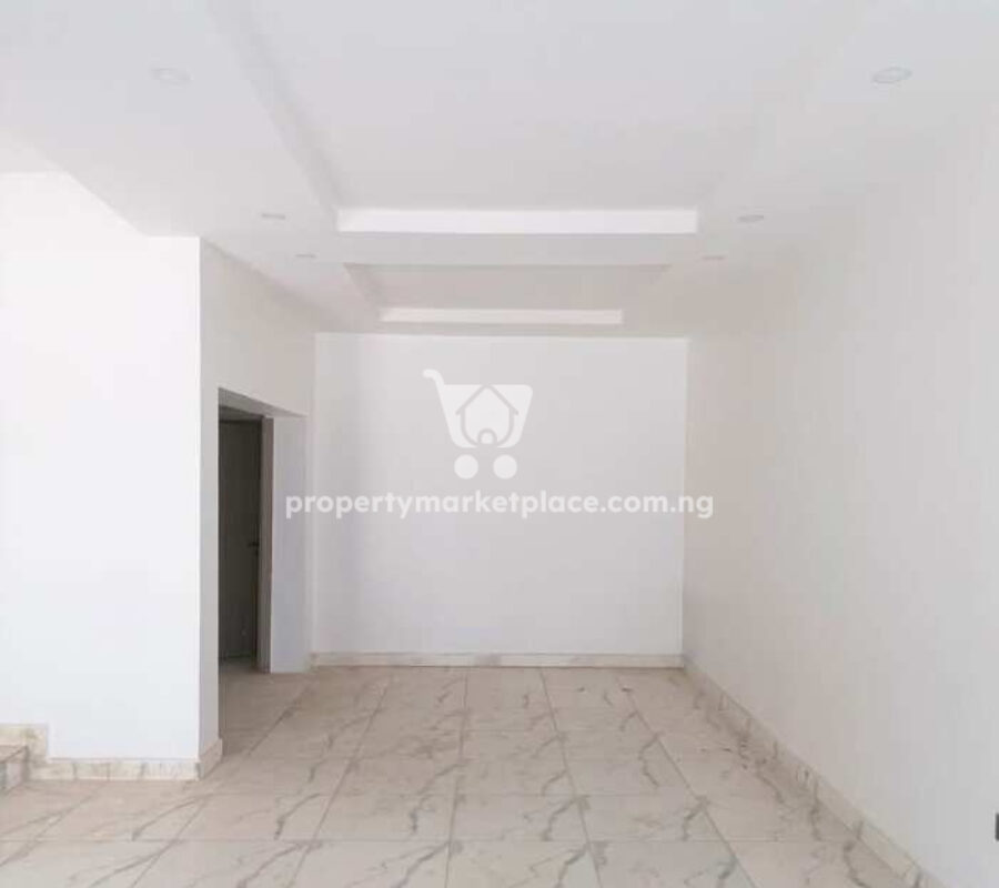 Spacious 4 bedroom terrace duplex with a room Bq