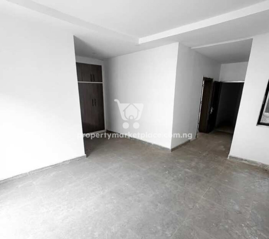 Spacious 4 bedroom terrace duplex with a room Bq