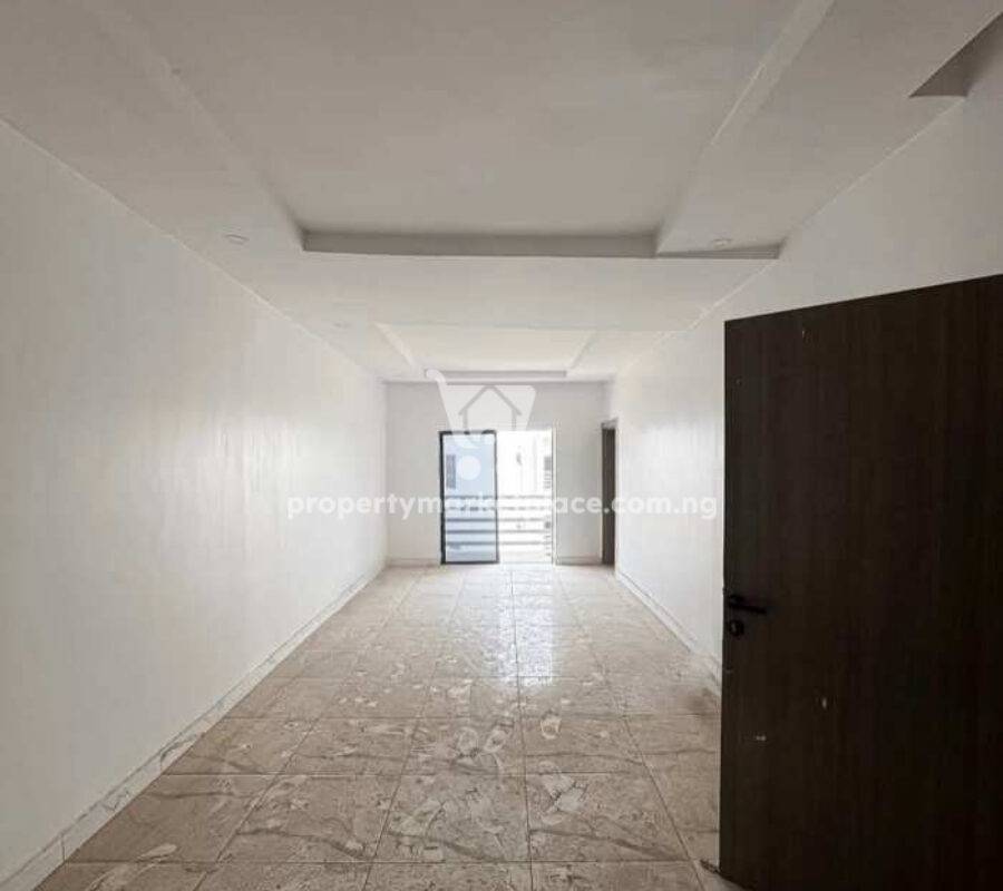 Spacious 4 bedroom terrace duplex with a room Bq