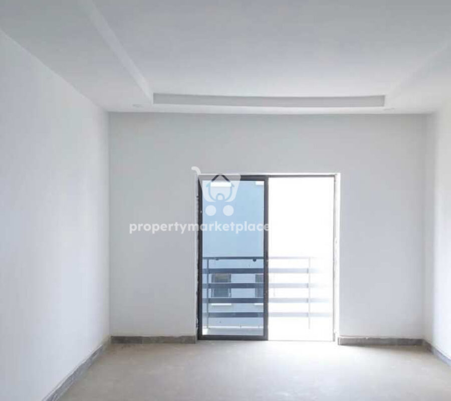 Spacious 4 bedroom terrace duplex with a room Bq
