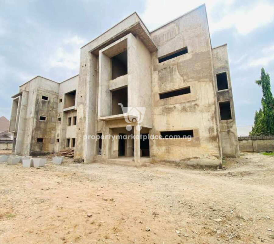 6 units of 3 bedroom flat in a nice and accessible area