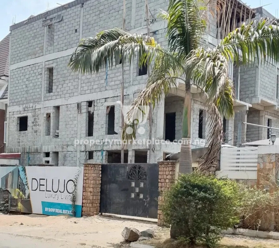 5 bedroom detached duplex with swimming pool