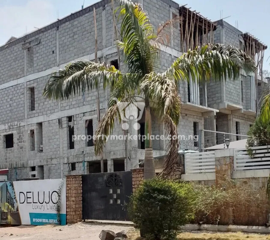 5 bedroom detached duplex with swimming pool