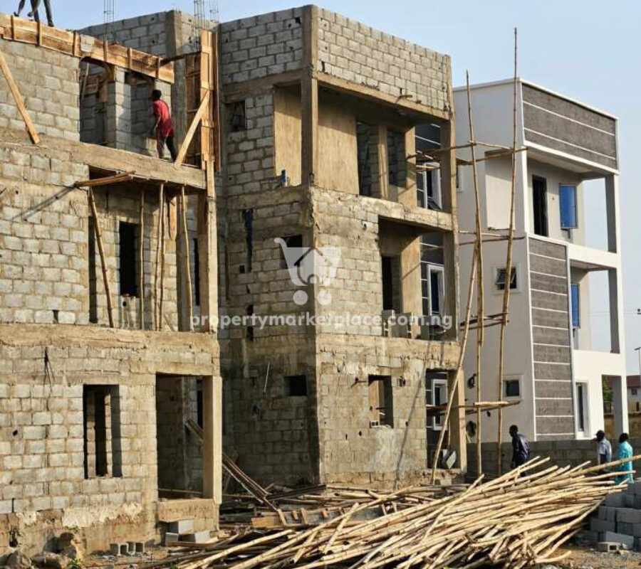 5 bedroom detached duplex with a room boy’s quarters