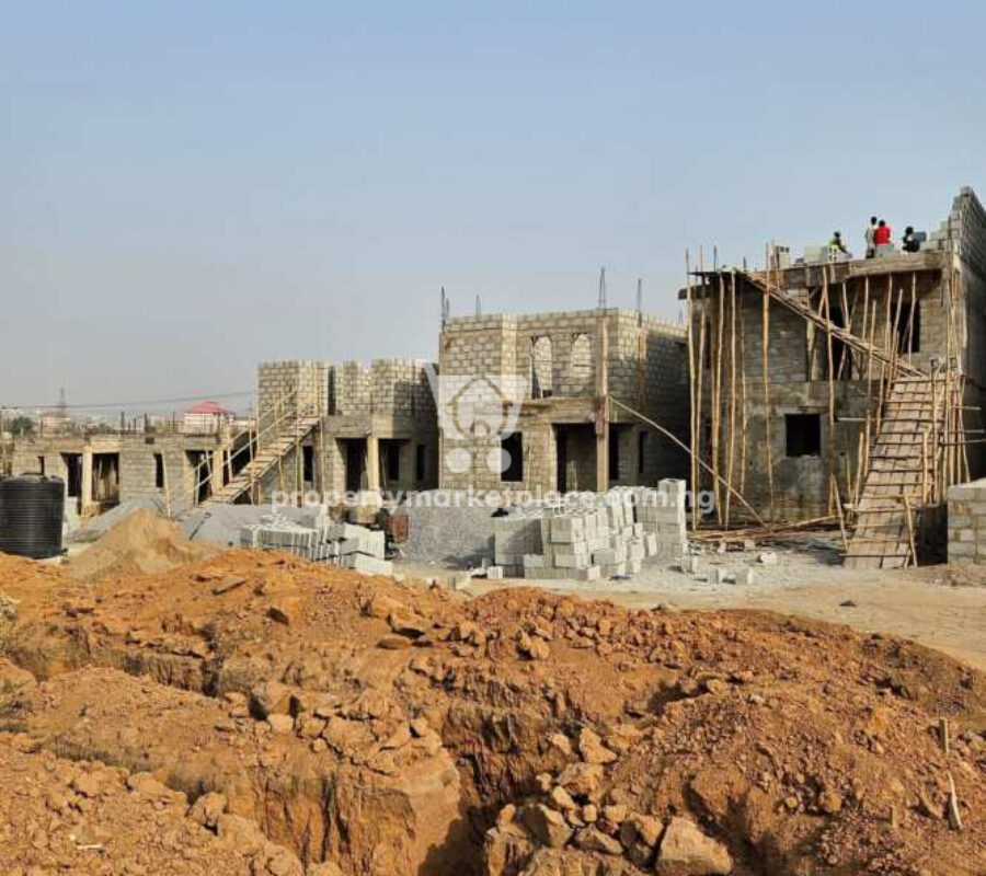 Spacious 4 bedroom terrace duplex on a single floor