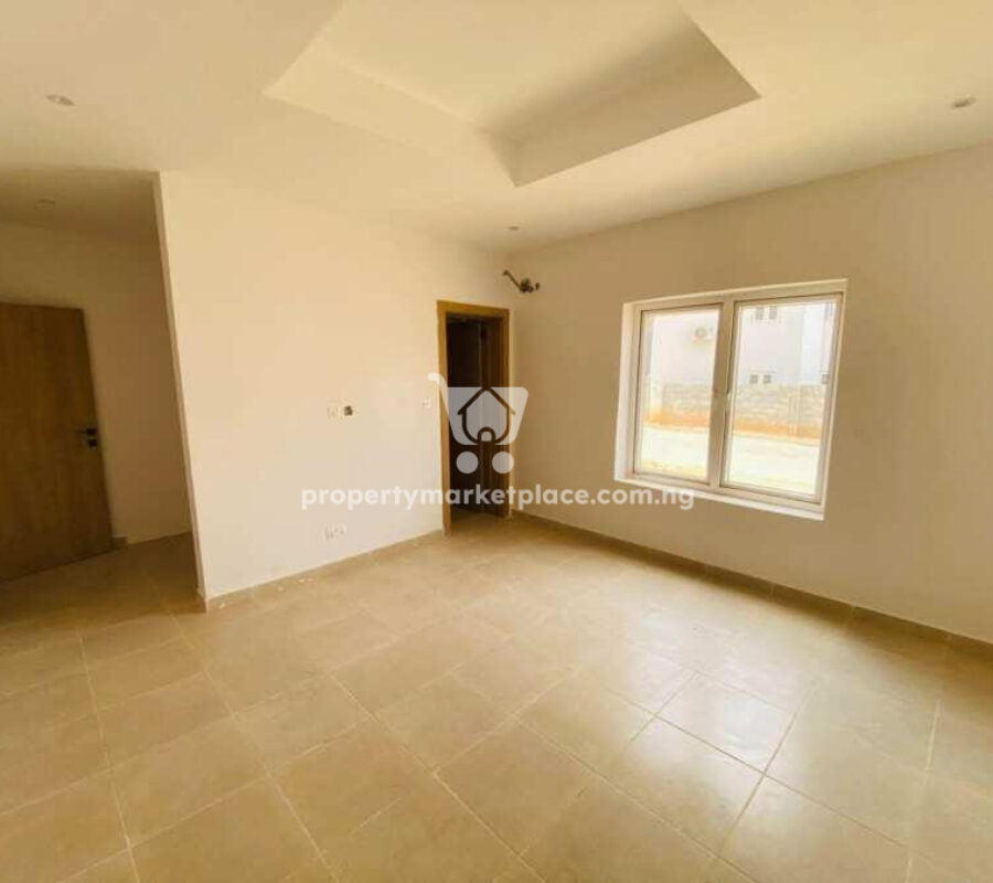 Spacious 3 bedroom flat in a serene and secured estate