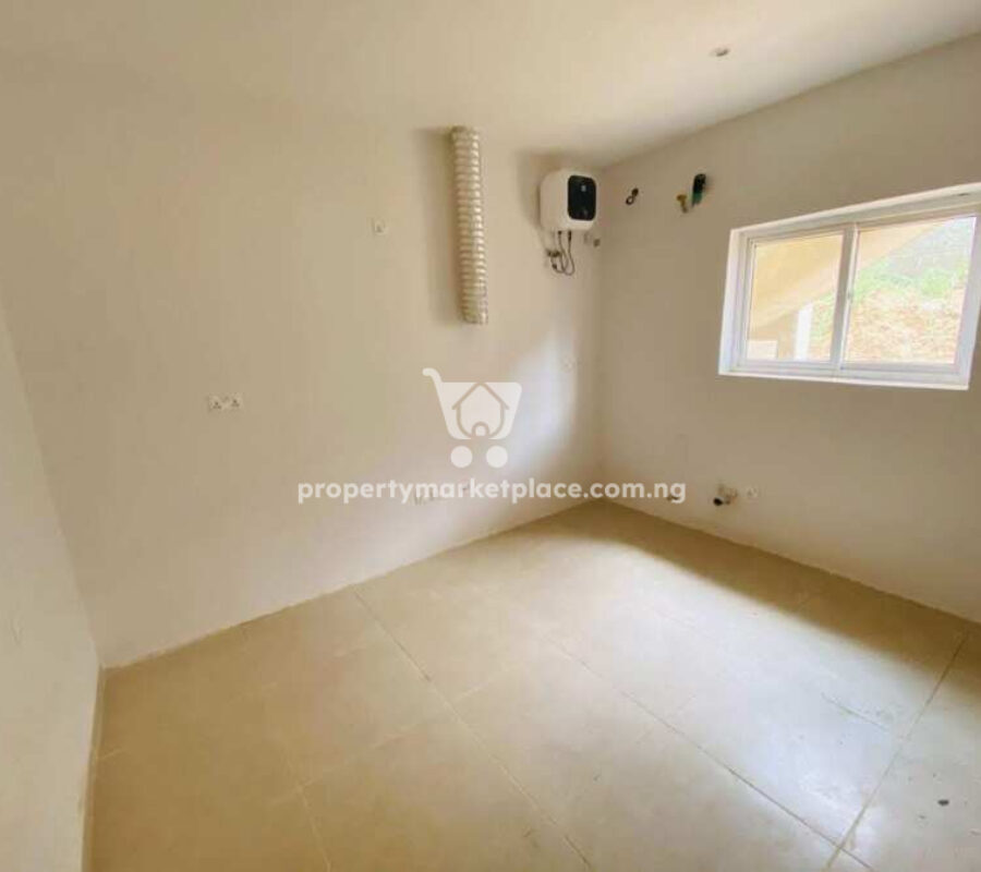 Spacious 3 bedroom flat in a serene and secured estate