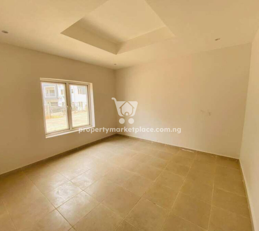 Spacious 3 bedroom flat in a serene and secured estate