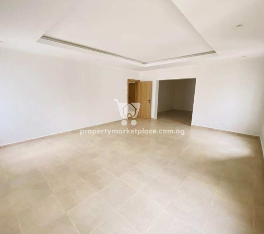 5 bedroom detached duplex with a room Bq in an estate