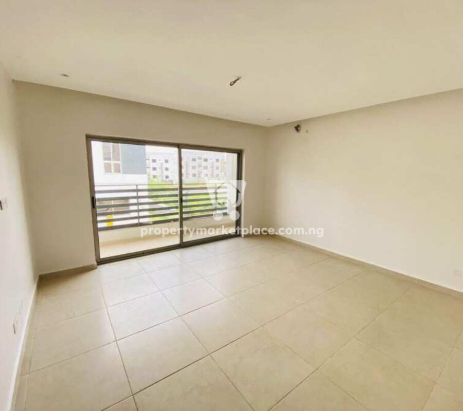 5 bedroom detached duplex with a room Bq in an estate