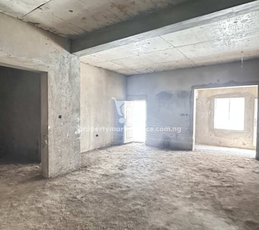 Massive 3 bedroom flat with Bq (semi-finished)