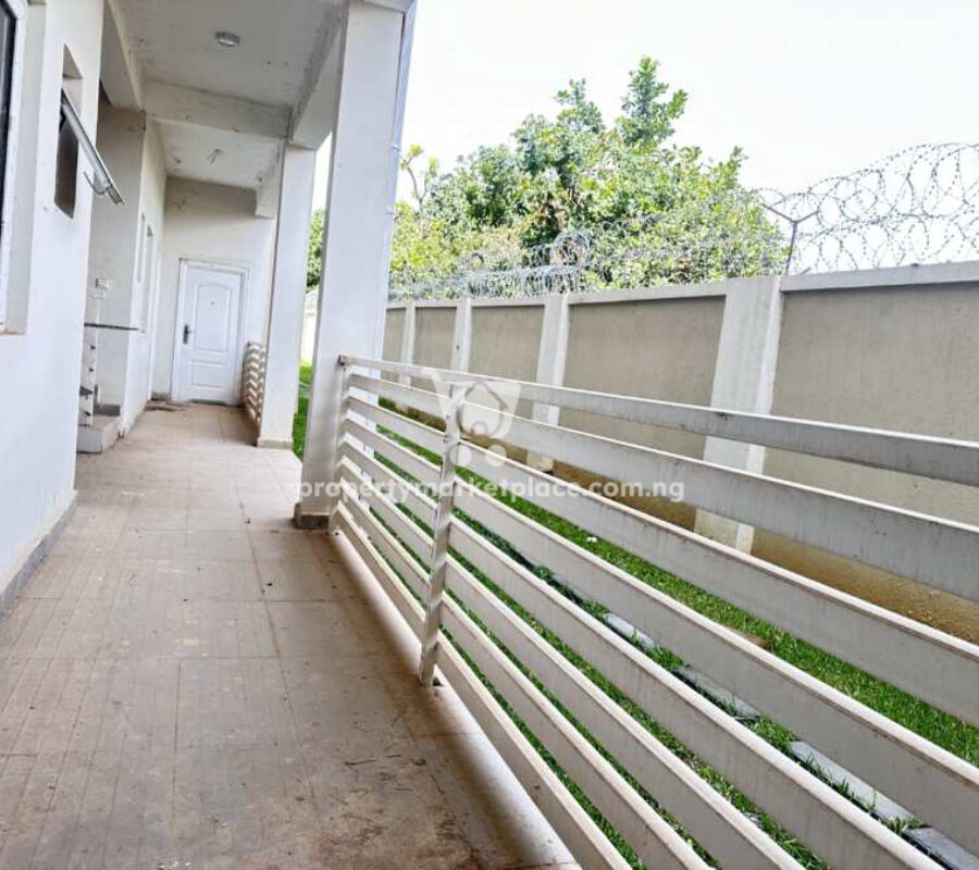 Massive 3 bedroom flat with Bq (semi-finished)