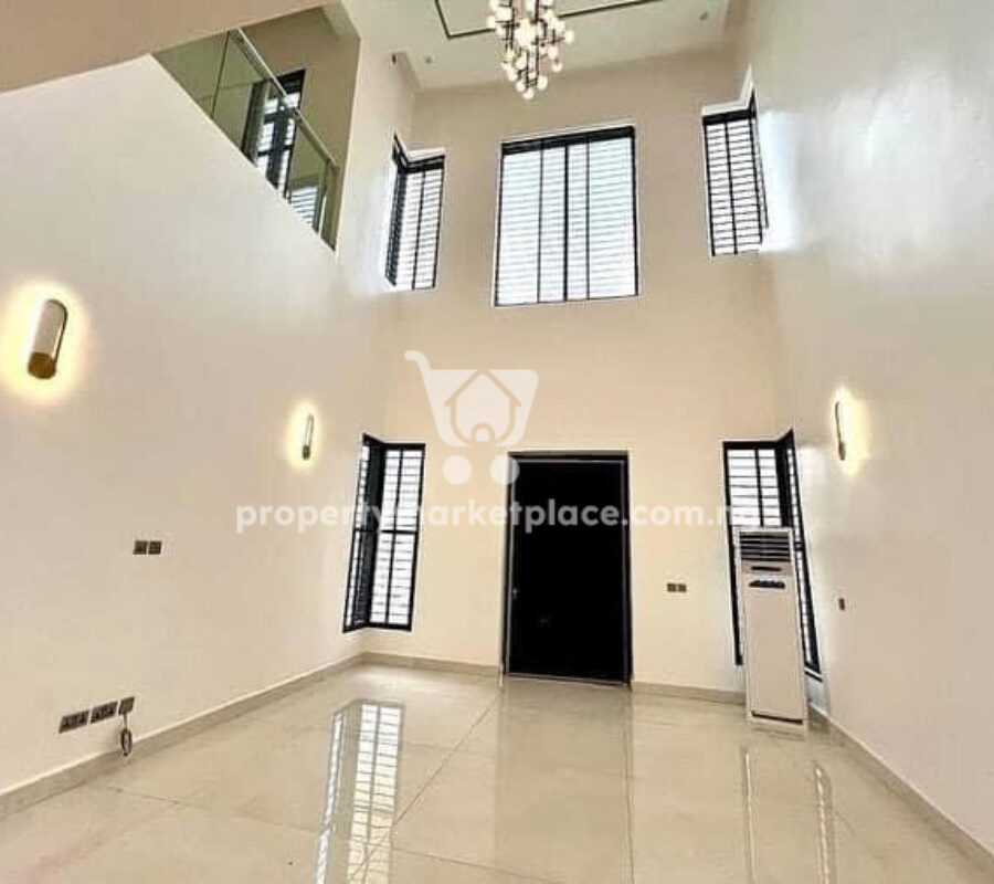 Superbly finished 11 bedroom mansion with swimming pool