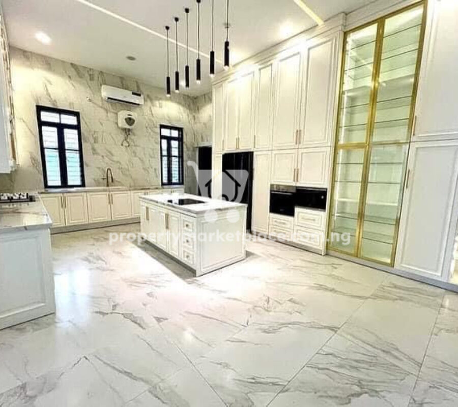 Superbly finished 11 bedroom mansion with swimming pool