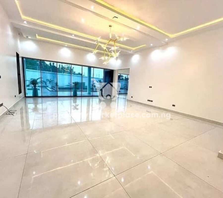 Superbly finished 11 bedroom mansion with swimming pool