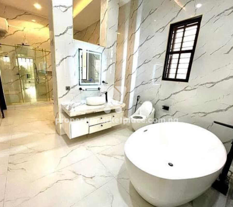 Superbly finished 11 bedroom mansion with swimming pool