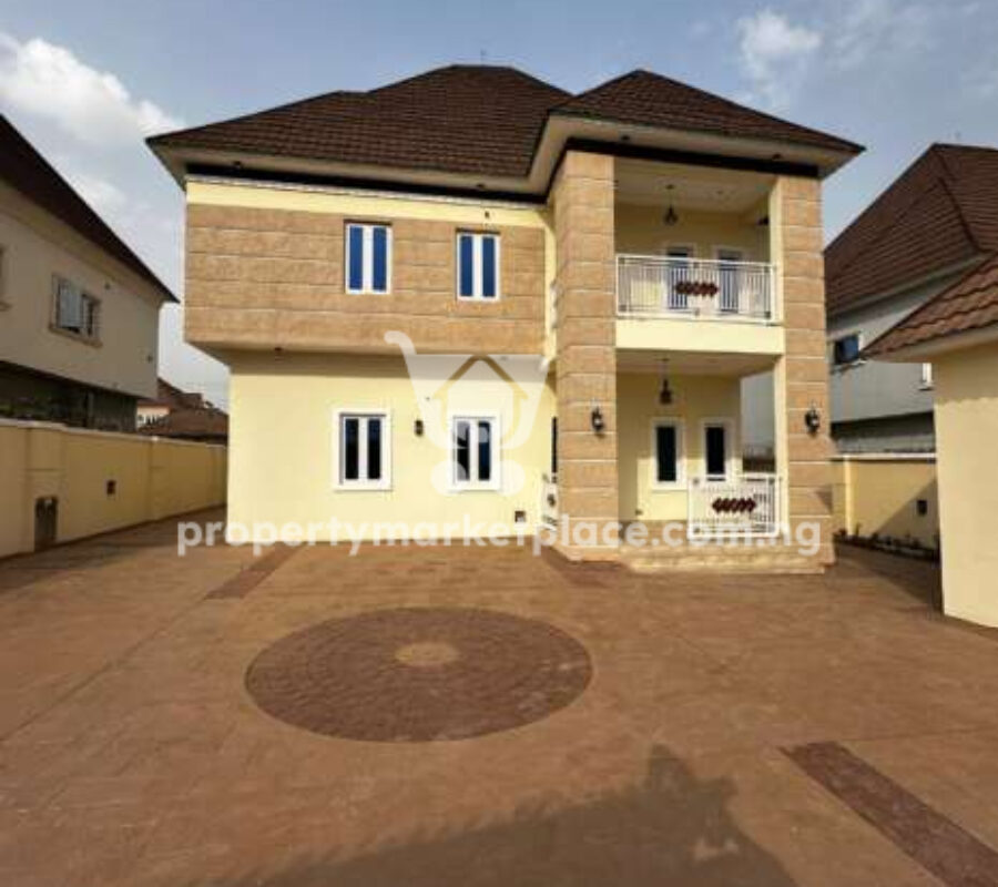 4 bedroom detached duplex with 2 rooms Bq