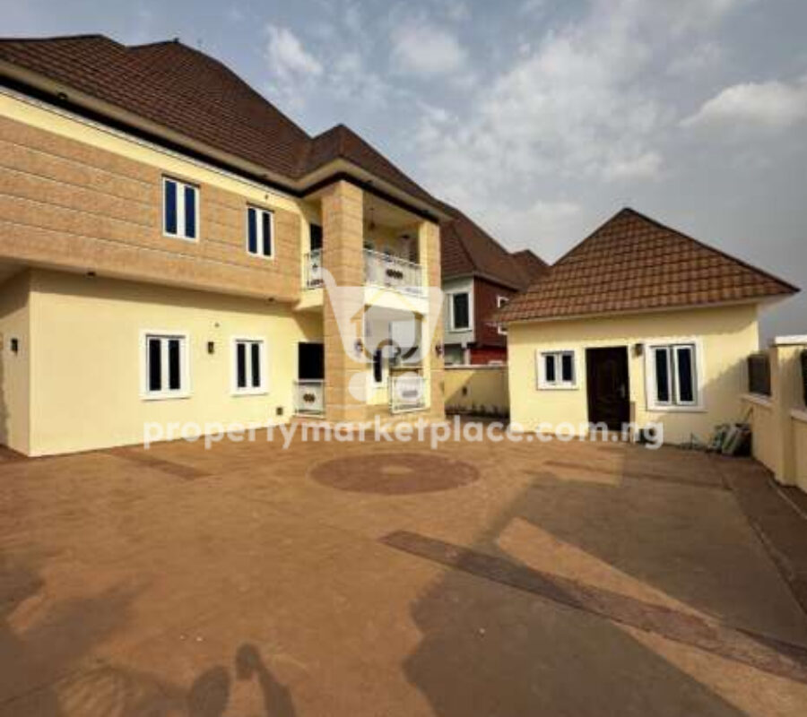 4 bedroom detached duplex with 2 rooms Bq