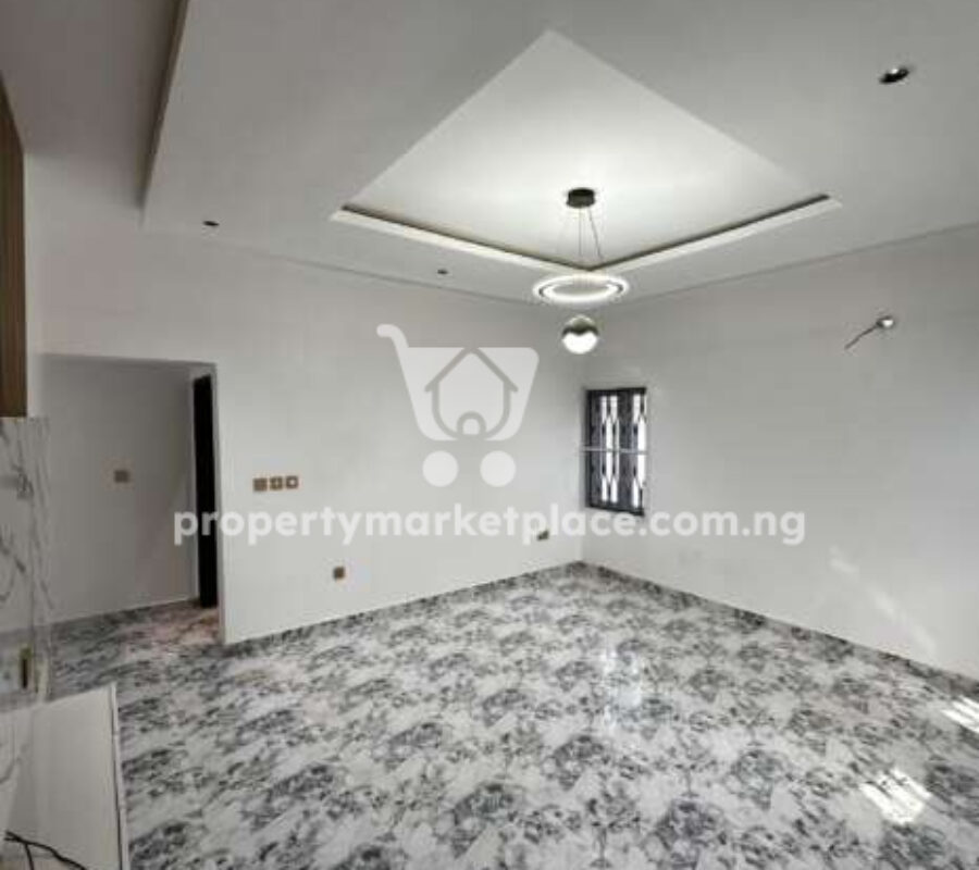 4 bedroom detached duplex with 2 rooms Bq