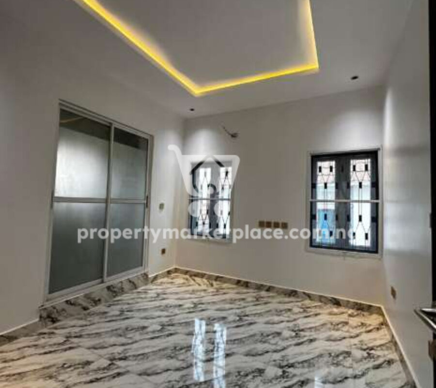 4 bedroom detached duplex with 2 rooms Bq