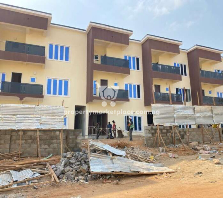4 bedroom terrace duplex with Bq