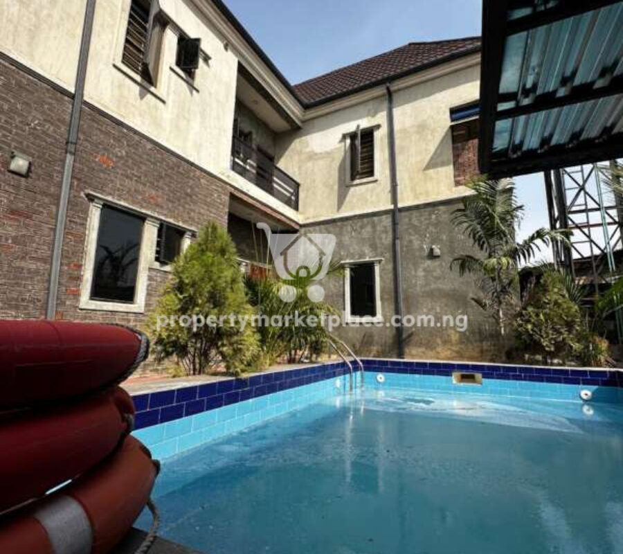 3 bedroom flat serviced with swimming pool in a nice estate