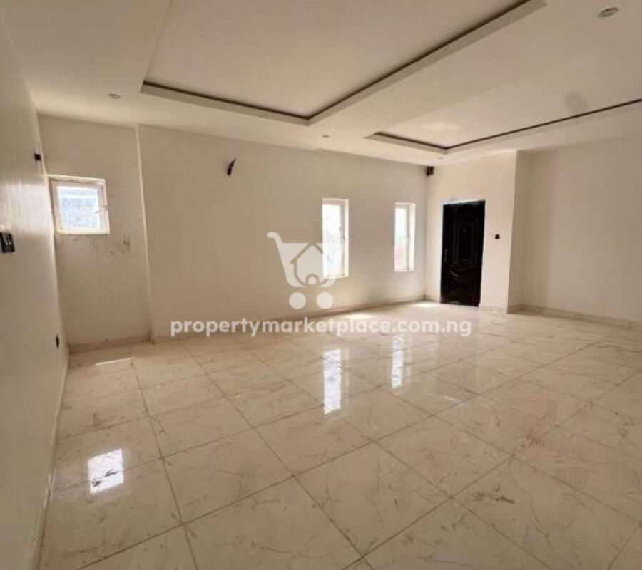 Spacious 4 bedroom semi-detached duplex with a room Bq