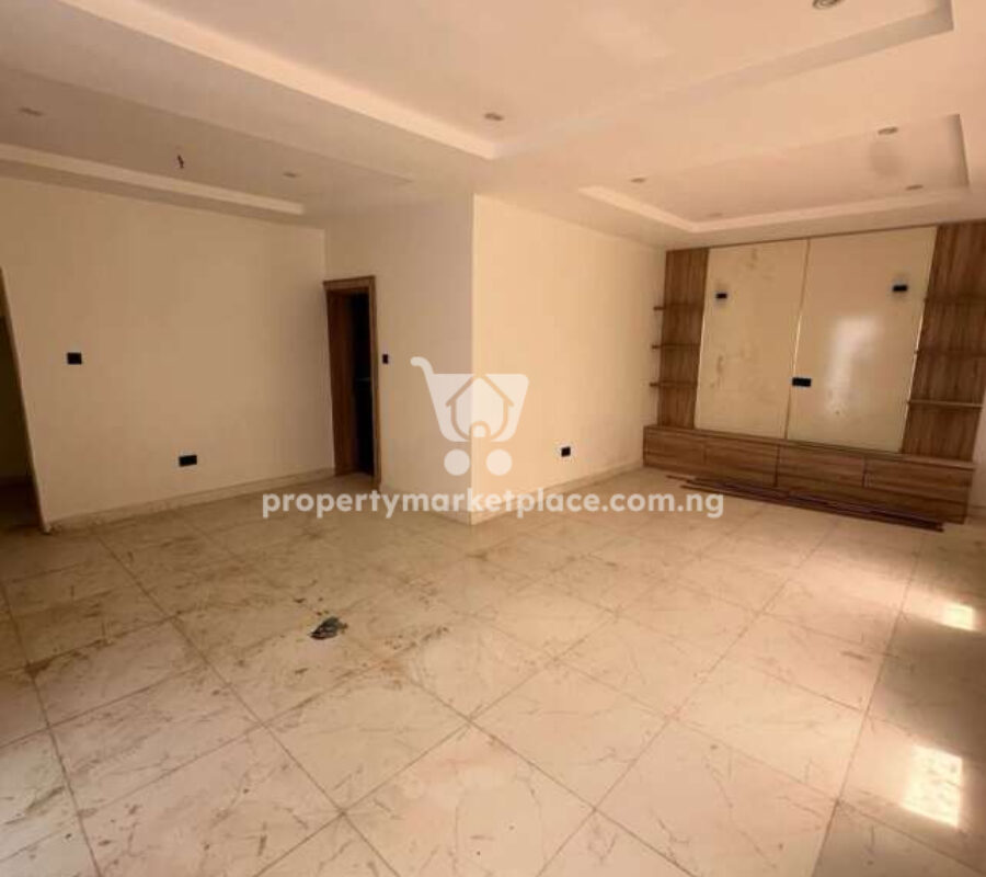 Spacious 4 bedroom semi-detached duplex with a room Bq