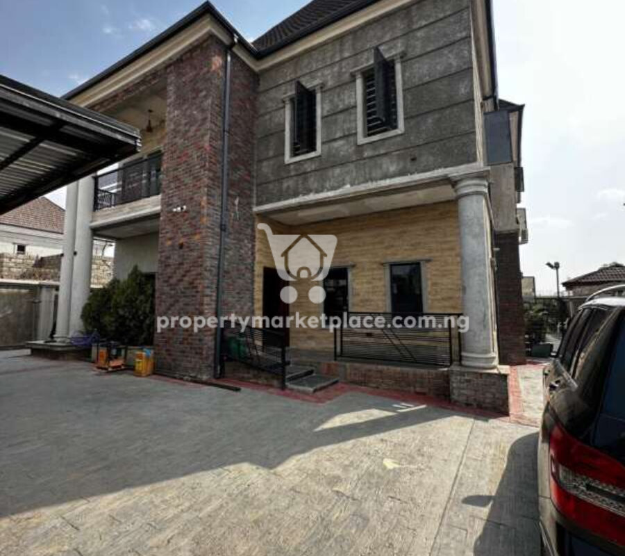 3 bedroom flat serviced with swimming pool in a nice estate